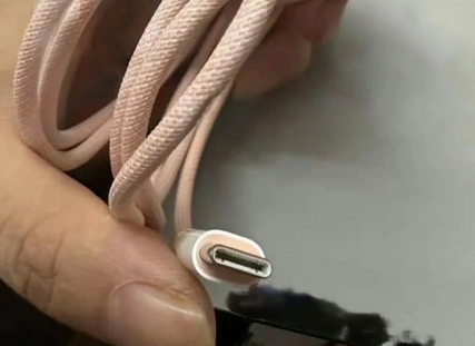 平定苹果15维修店分享iPhone15USB-C数据线长啥样
