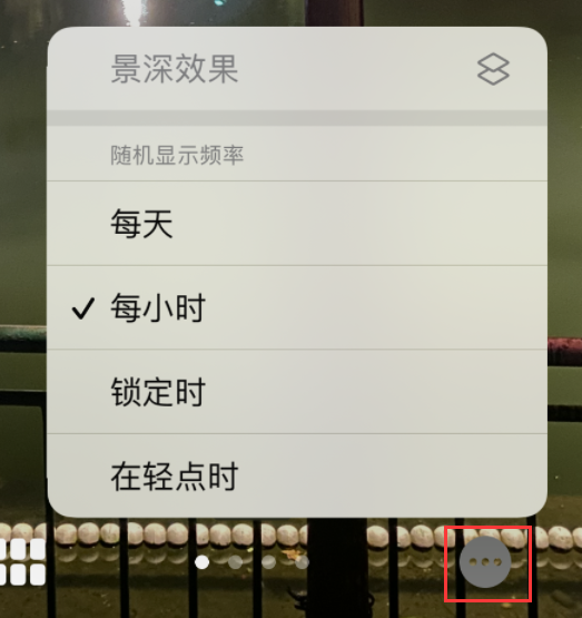 平定苹果手机维修分享iOS 16 小技巧：锁定屏幕支持随机切换指定照片 